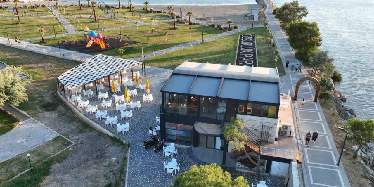 Burhaniye’de Özgürlük Kafe Hizmete Girdi