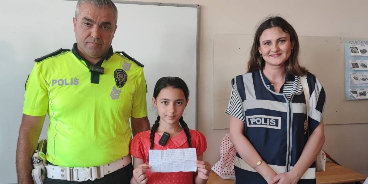 Depremzede Öğrencinin Polis Sevgisi