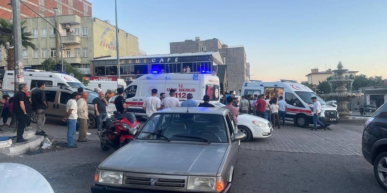 Motosiklet İle Otomobil Çarpıştı: 2 Yaralı