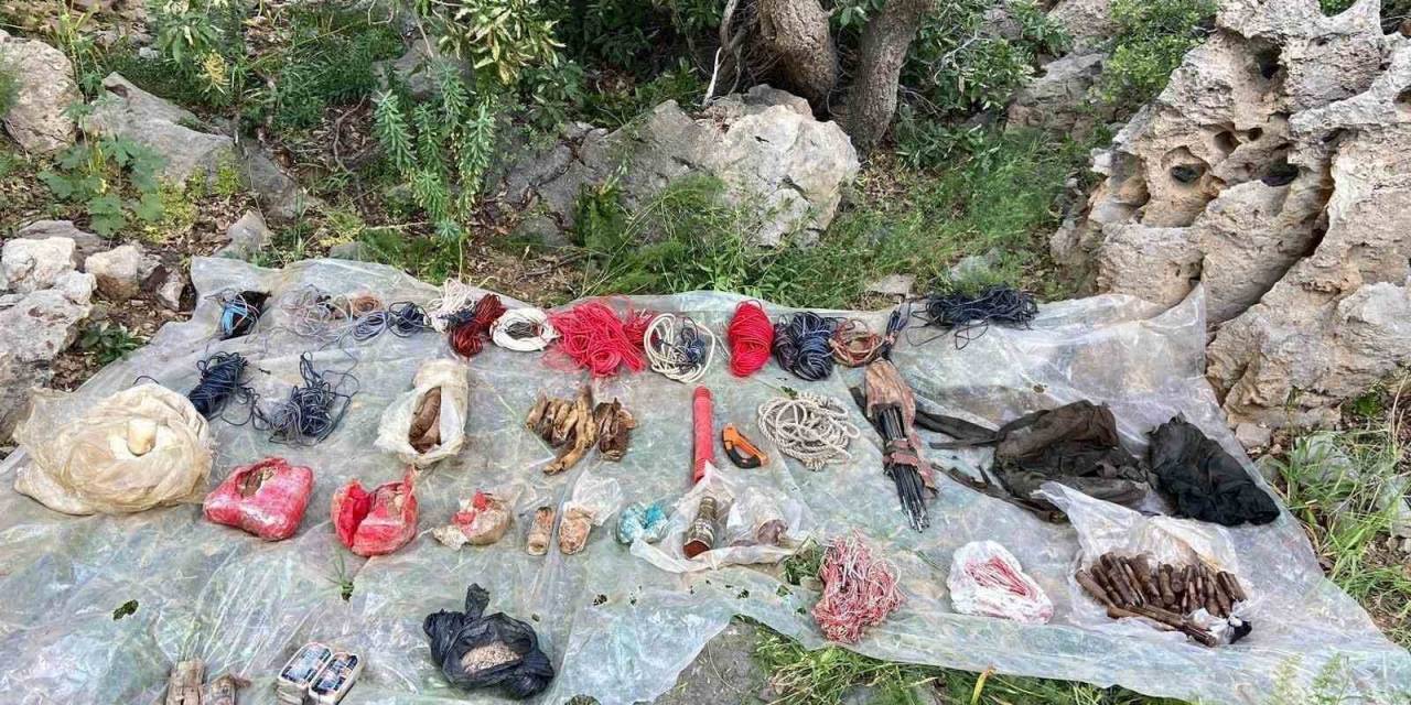 Irak’ın Kuzeyinde Pkk’lı Teröristlere Ait Çok Sayıda Silah Ve Mühimmat Ele Geçirildi