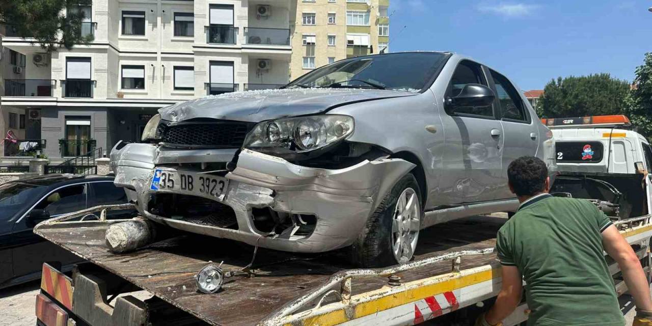 Maltepe’de Kontrolden Çıkan Otomobil Dondurma Dükkanına Daldı