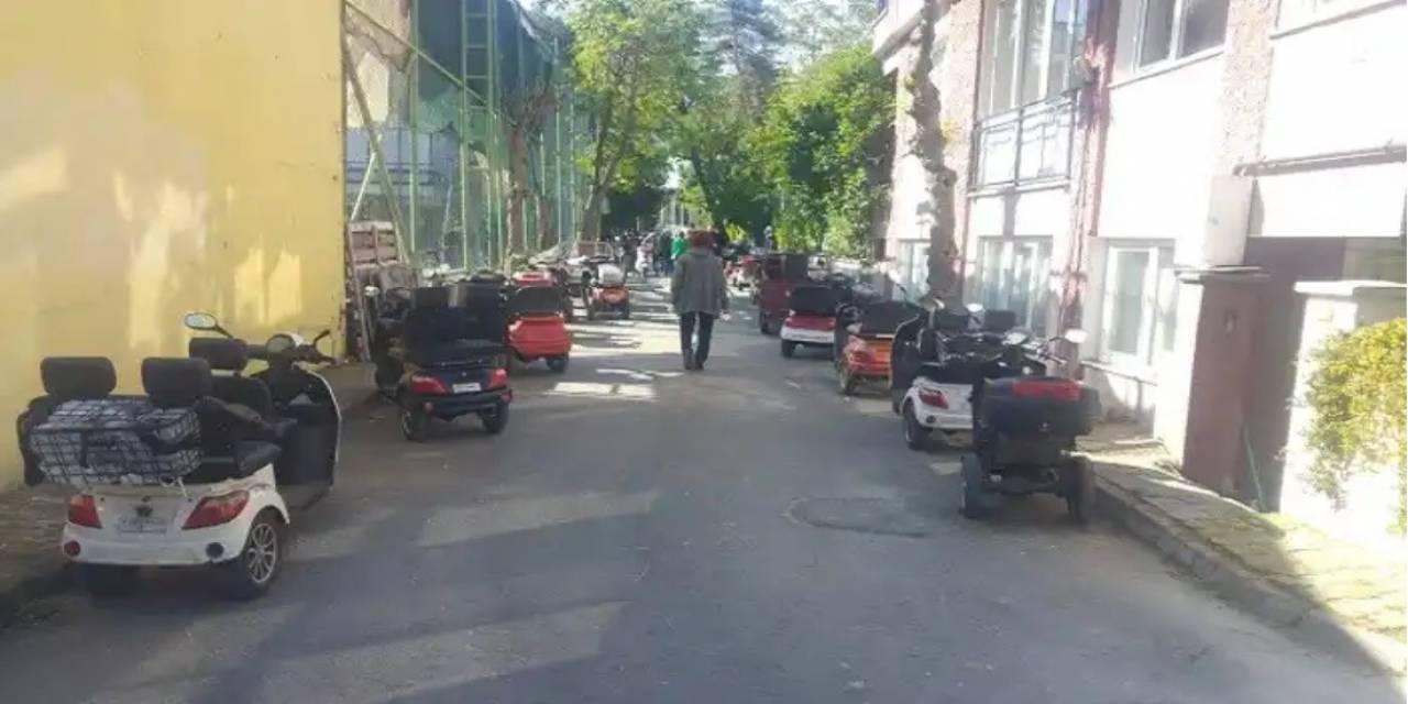 Adalar Yollarında Akülü Araç Yoğunluğu Vatandaşın Tepkisini Çekiyor