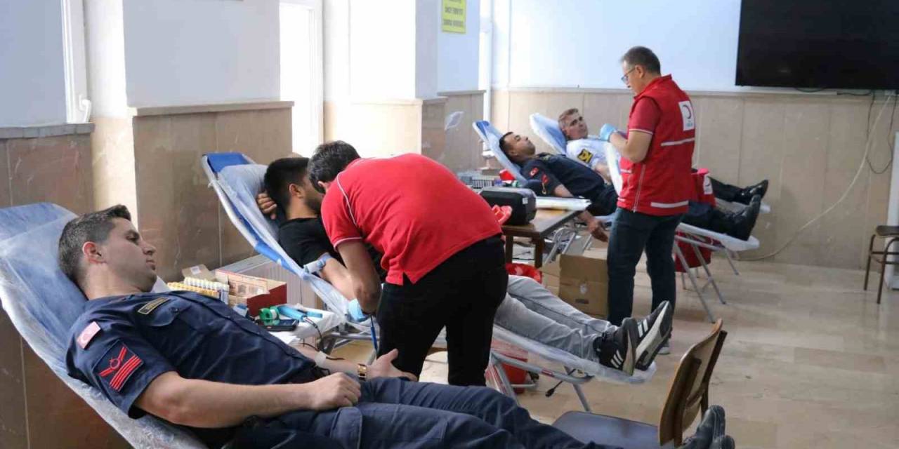 Aksaray’da Jandarmadan Kızılay’a Kan Bağışı