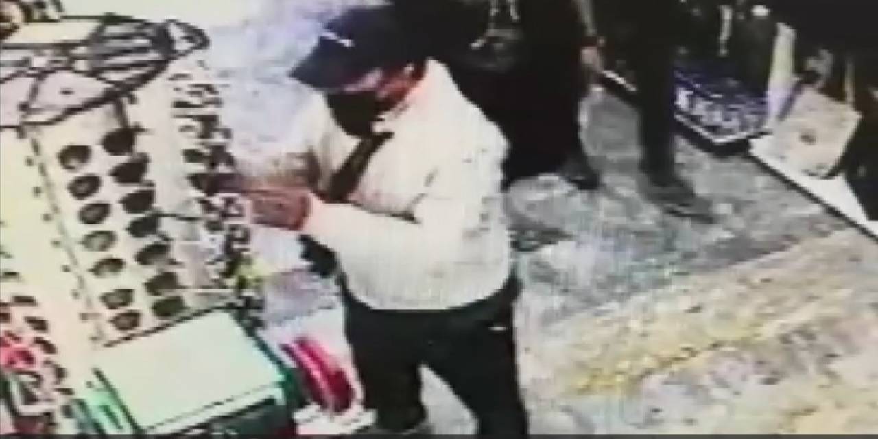 Gözlük Hırsızının Rahat Tavırları Pes Dedirtti: Birini Gözüne Taktı, Diğerini Boynuna Astı