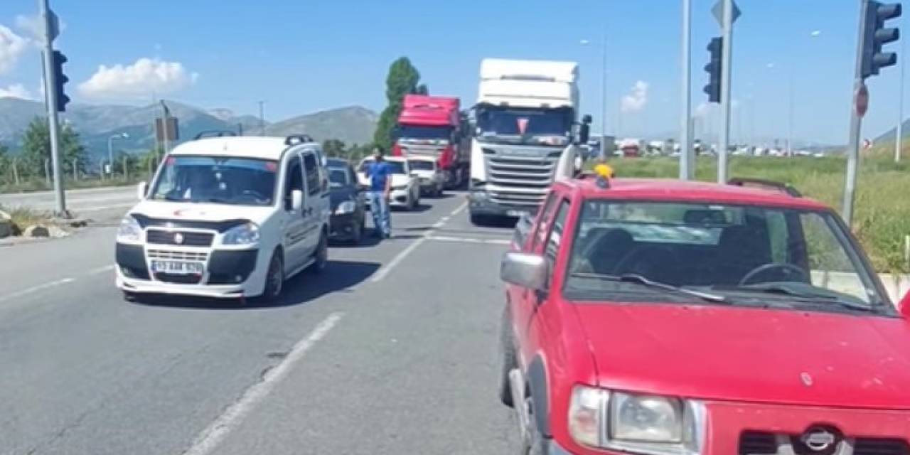 Aracında Bomba Olduğunu Söyleyen Alkollü Sürücü Ekipleri Alarma Geçirdi