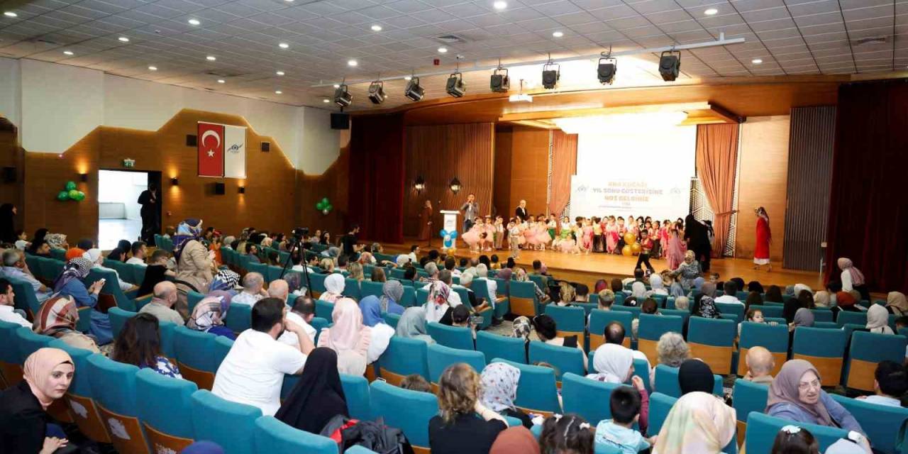 "ana Kucağı" Öğrencilerinin Yılsonu Gösterisi Heyecanlı Geçti