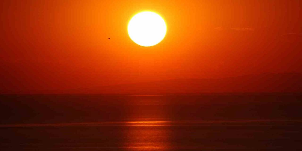 Van Gölü’nde Gün Batımı Mest Etti