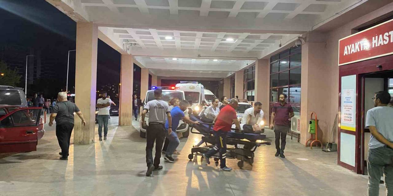 Diyarbakır’da Hamama Giden Aile Kaza Geçirdi: 2 Ölü, 4 Yaralı