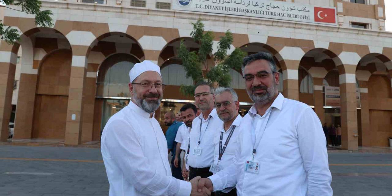 Diyanet İşleri Başkanı Erbaş, Medine’de Türk Hac İşleri Ofisi’ni Ziyaret Etti