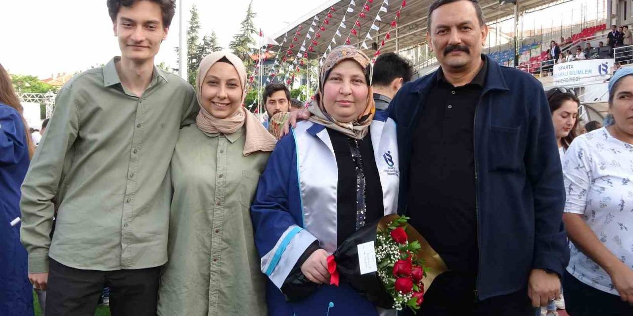 Okuma Aşkı Bitmedi, 43 Yaşında Üniversiteden Mezun Oldu
