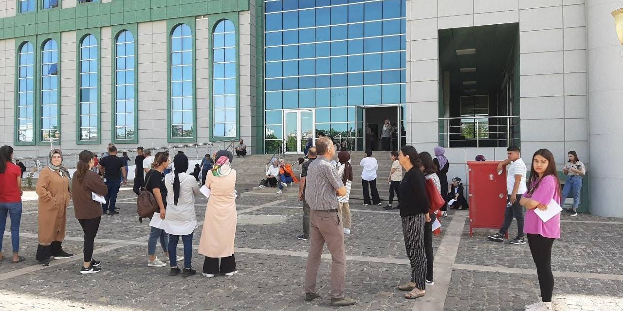 Adıyaman’da Depremzede Öğrencilerin Yks Heyecanı