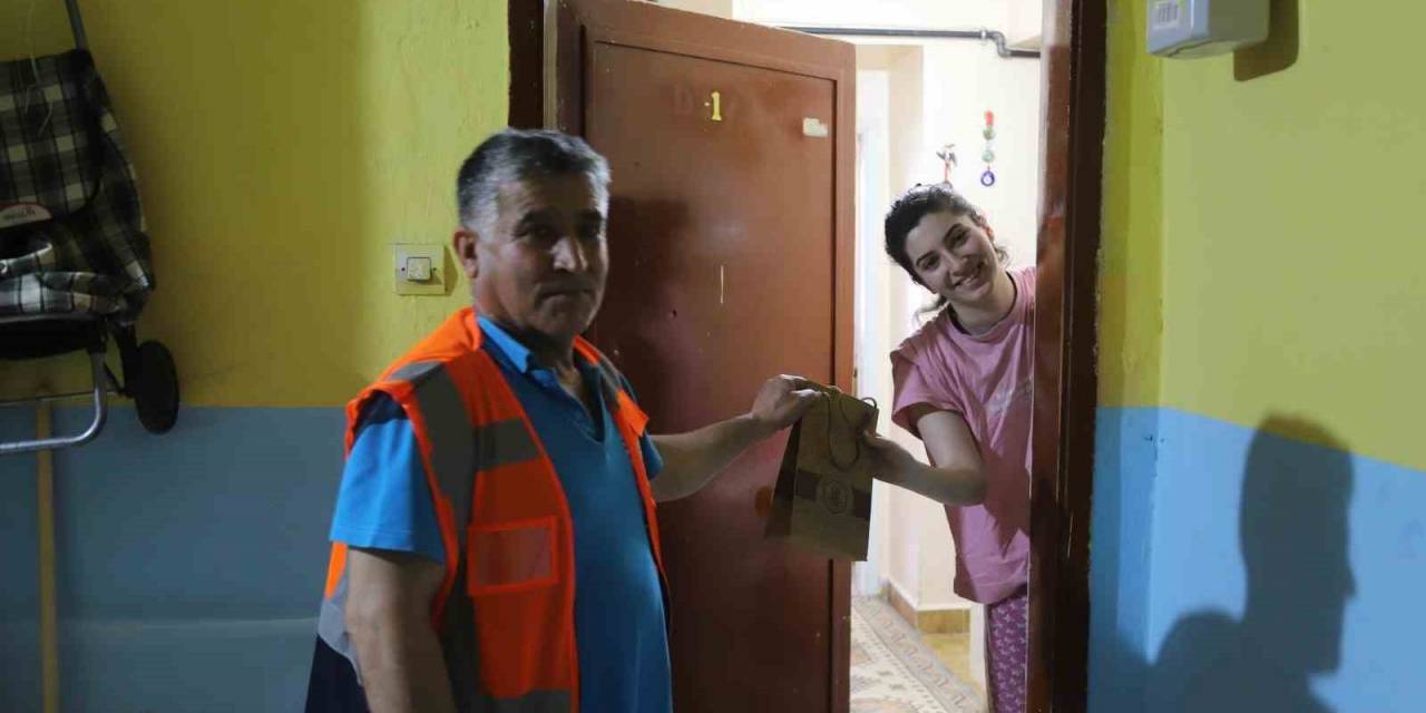 Kağıthane Belediyesinden Yks Sınavı Öncesi Öğrencilere Moral Hediyesi