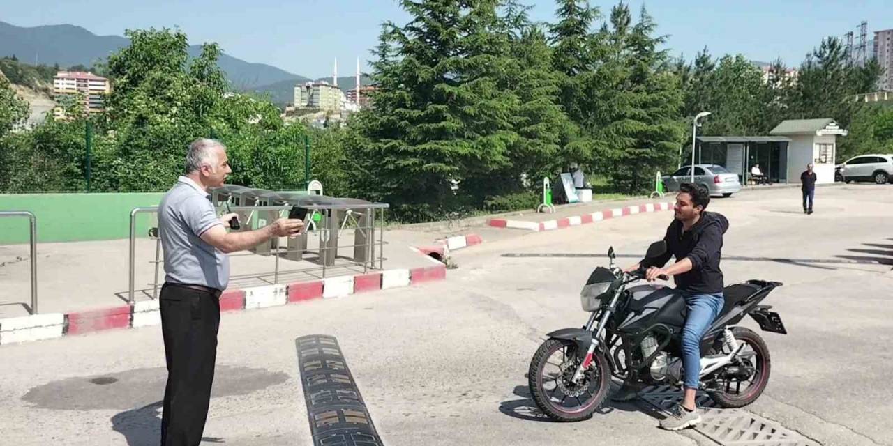 Sınav Saatini Kaçıran Aday Güvenlik Görevlisine Bela Okudu