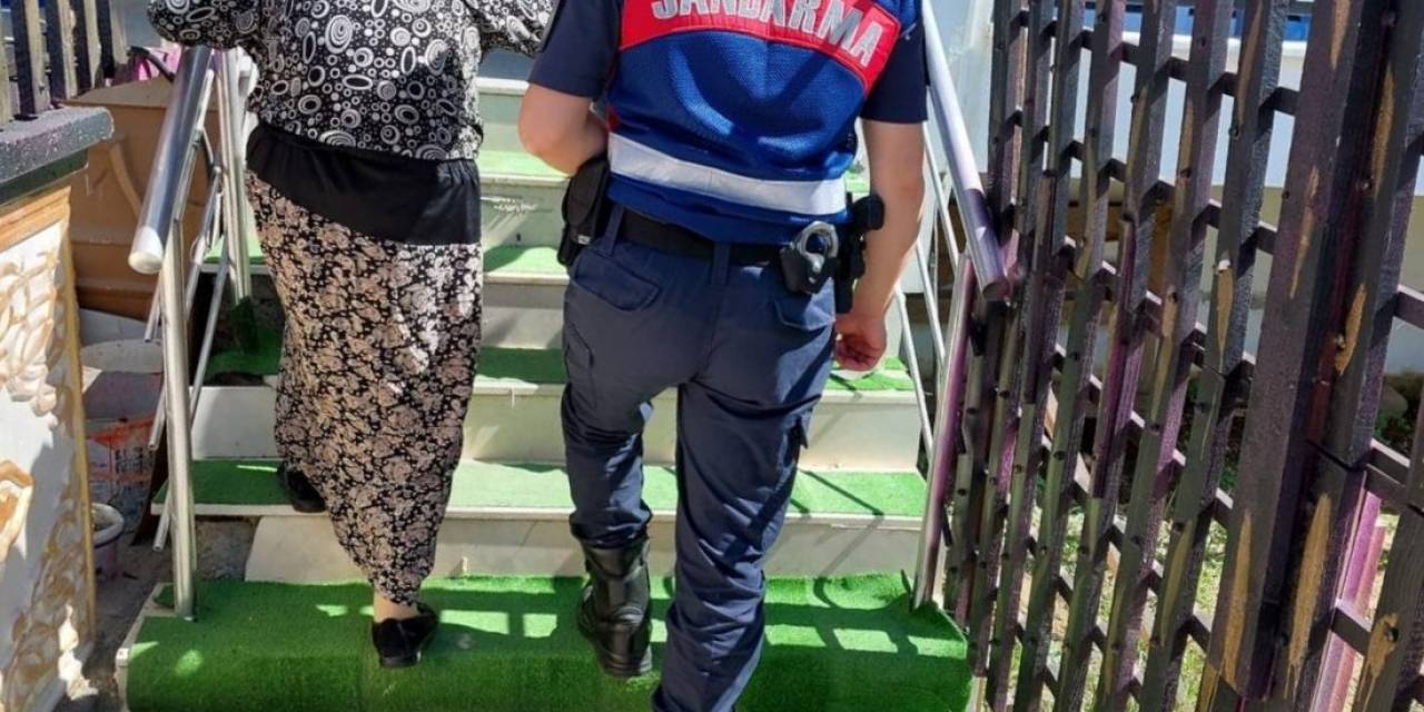 Kaybolan Yaşlı Kadın Jandarma Tarafından Bulundu