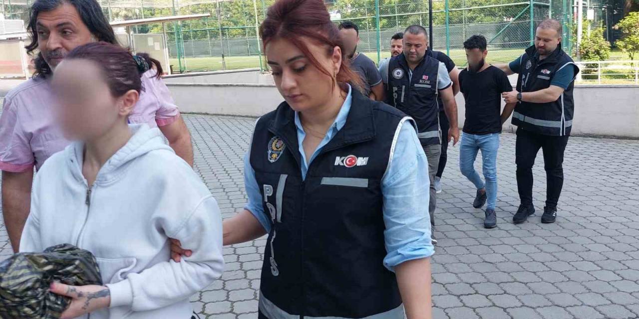Sahte Dolarla Telefon Satın Alan Sevgililer Yakalandı