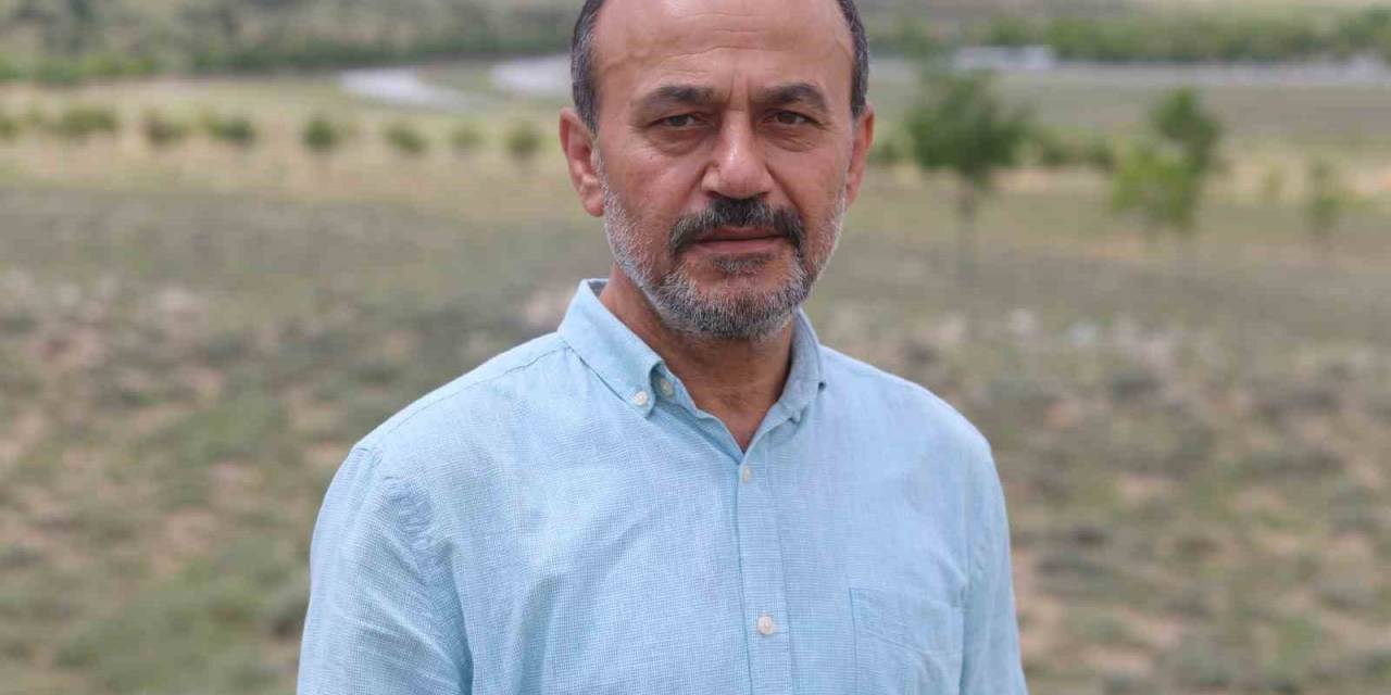 Sel Sularını Yer Yarığı Yuttu