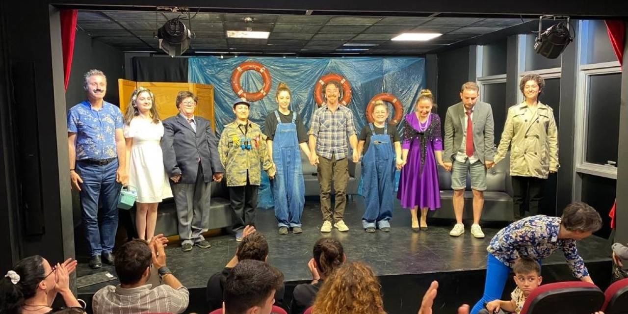 İzmit Sanat Akademisi 1 Yıllık Emeklerini Taçlandırdı