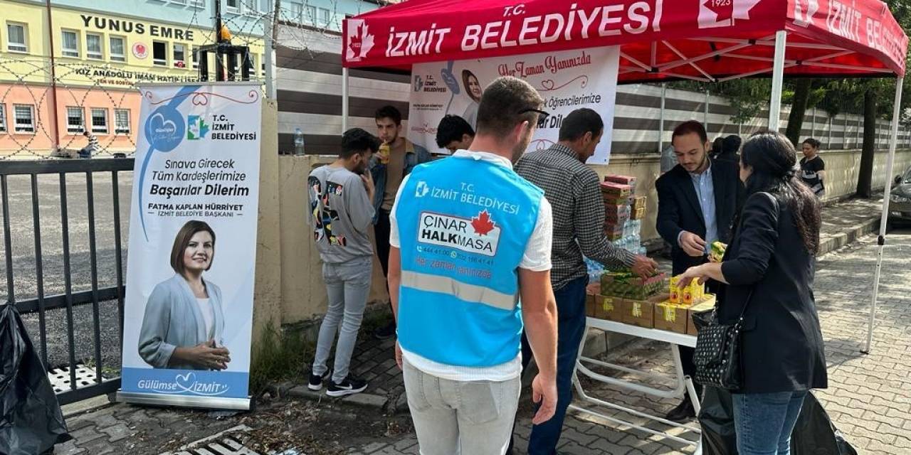 İzmit Belediyesi Sınava Giren Gençleri Yalnız Bırakmadı