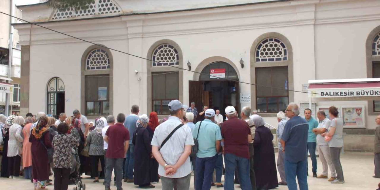 Balıkesir’de Hacılara Coşkulu Uğurlama