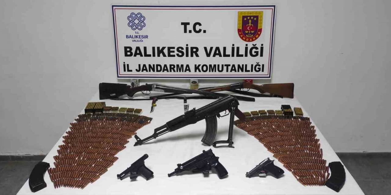 Jandarma Baskınından Adeta Cephanelik Çıktı