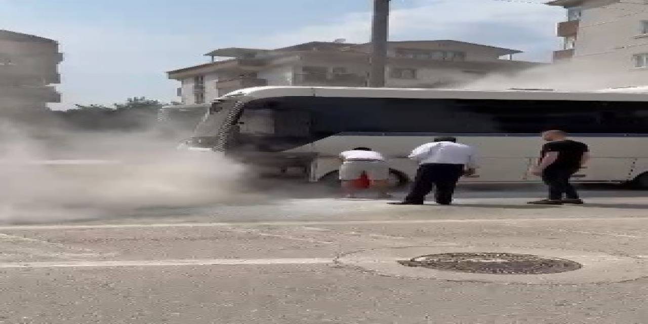 İşçi Taşıyan Servis Yanmaktan Son Anda Kurtuldu