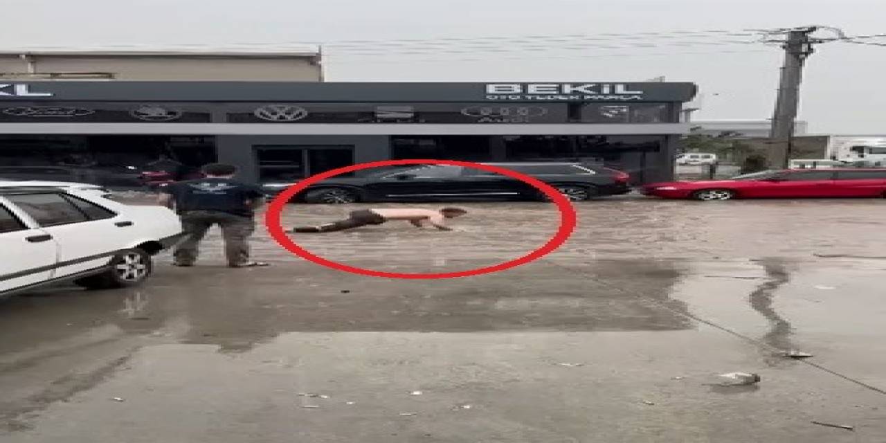 Bursa’da Sel Hayatı Felç Etti: Sokaklar Ve Caddeler Göle Döndü