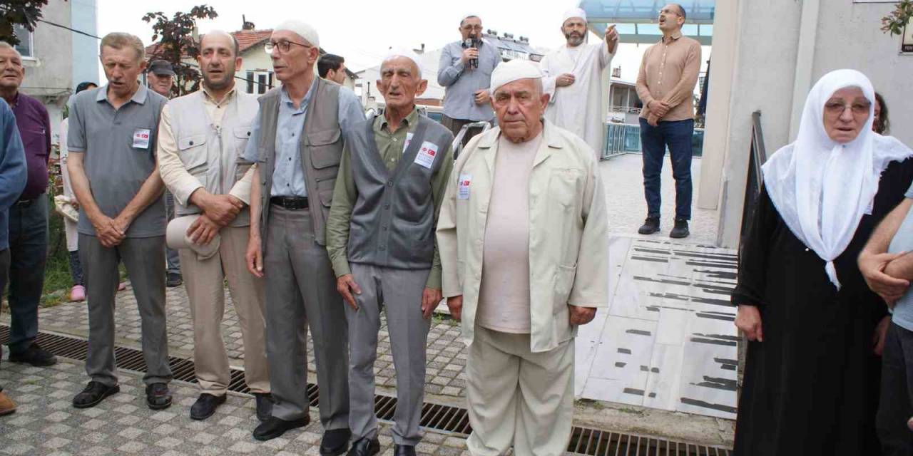 Manyas’ta Hacı Adayları Dualar Eşliğinde Uğurlandılar