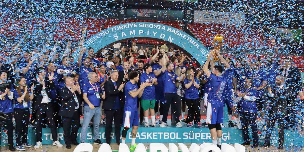 A. Efes Kupasını Aldı