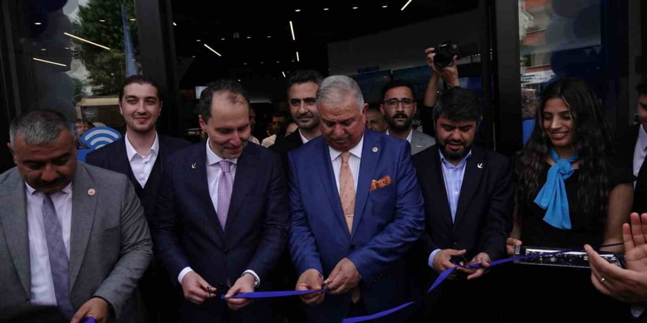 Ünlülerden Beyaz Eşya Mağazası Açılışına Yoğun İlgi