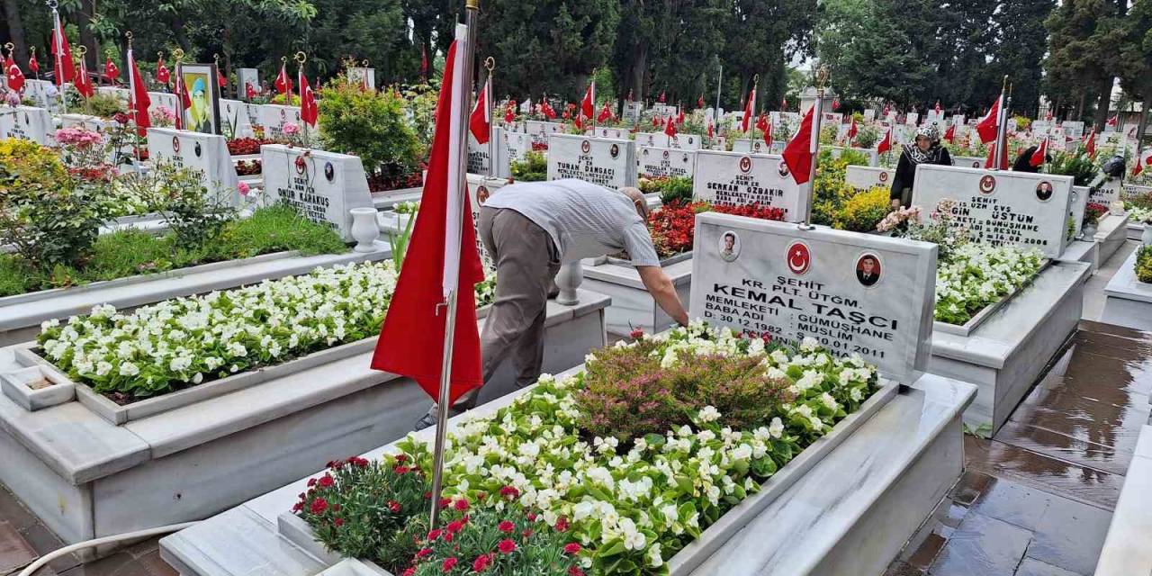 Edirnekapı Şehitliği’nde Buruk Babalar Günü