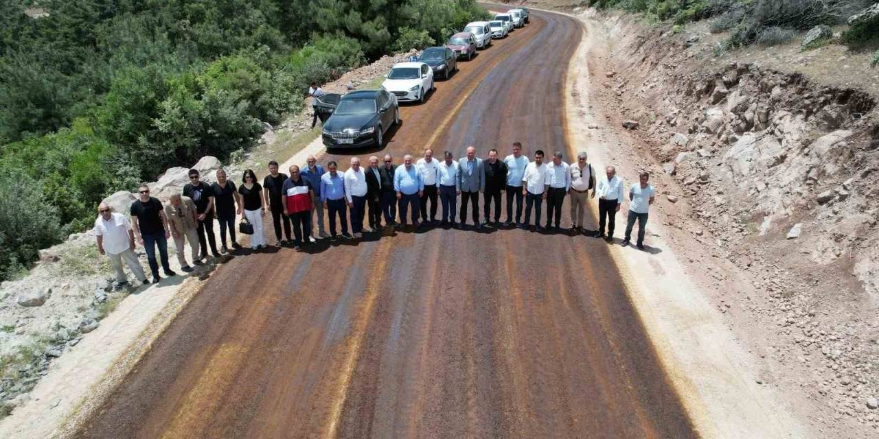 Saruhanlı’da Grup Yolları Asfaltlanıyor