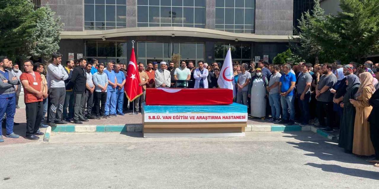 Bisikletle İşe Giderken Kamyonetin Çarptığı Hemşireye Son Görev