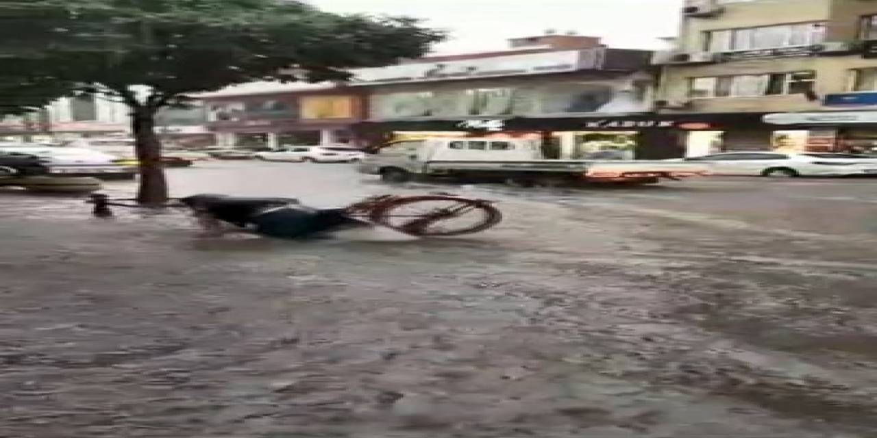 Yağmurlu Havada Bisikletinin Hazin Sonu Kamerada