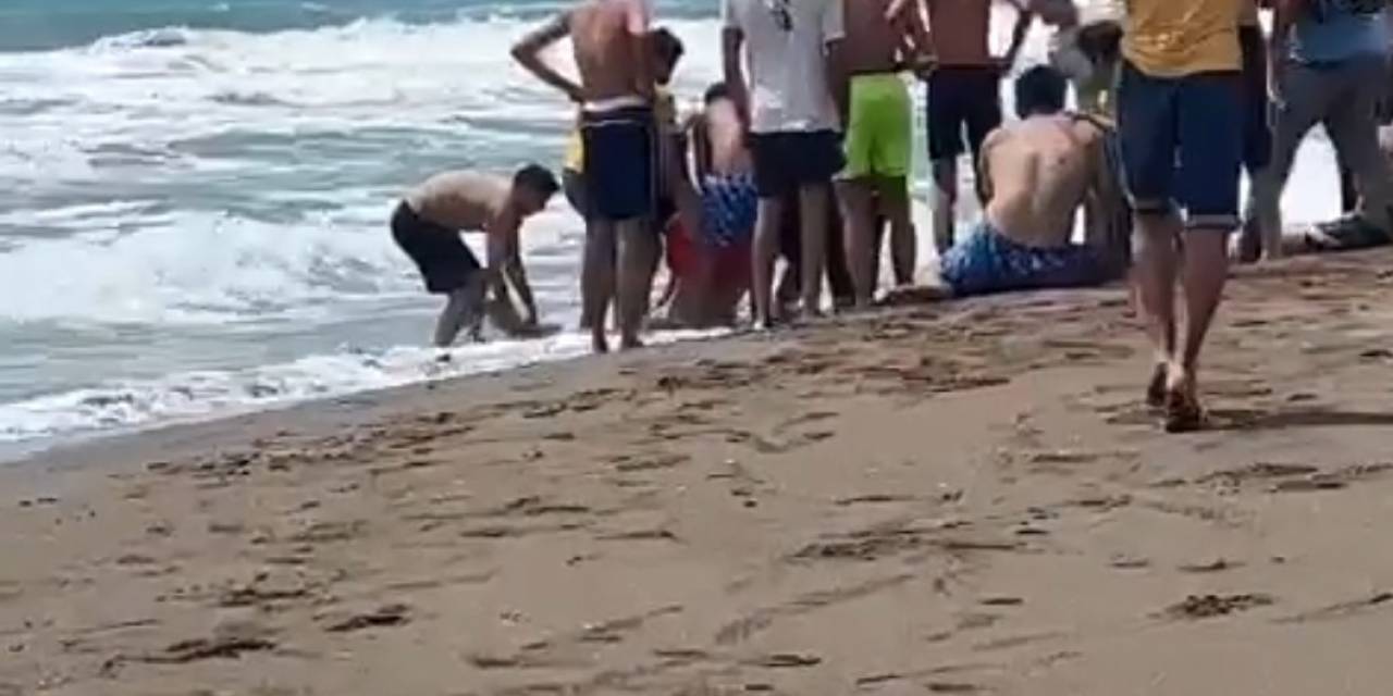Denizde Çocuklarını Kurtarmak İsteyen Baba Yaşamını Yitirdi