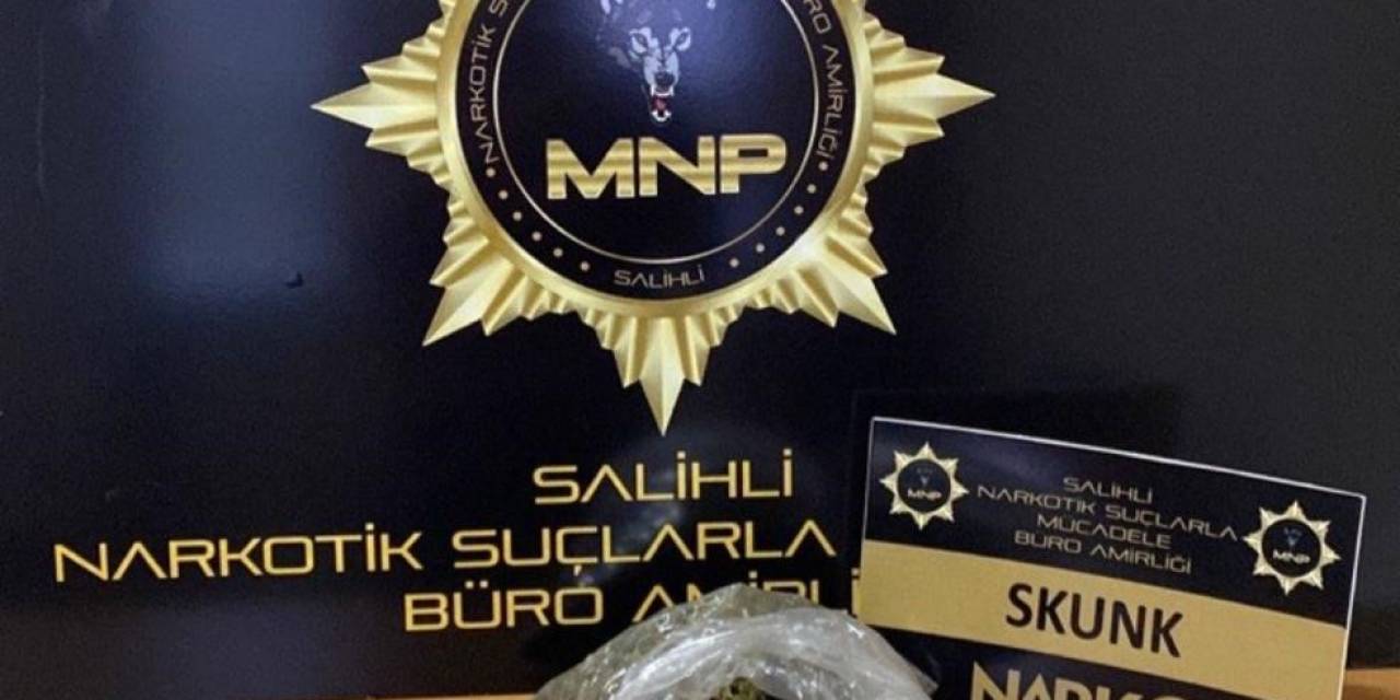 Manisa’da Şüpheli Araçtan Yarım Kilo Skunk Çıktı: 2 Şüpheli Tutuklandı