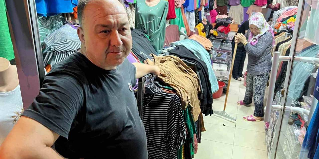 Akhisar’da Sel Ekipleri Teyakkuza Geçirdi: Su Tahliyeleri Devam Ediyor