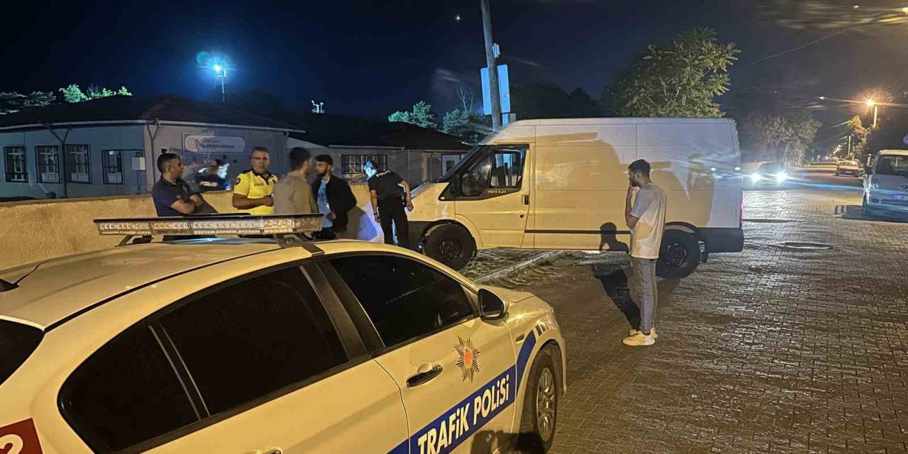 Polisten Kaçmaya Çalışan Şüpheli Duvara Çarptı