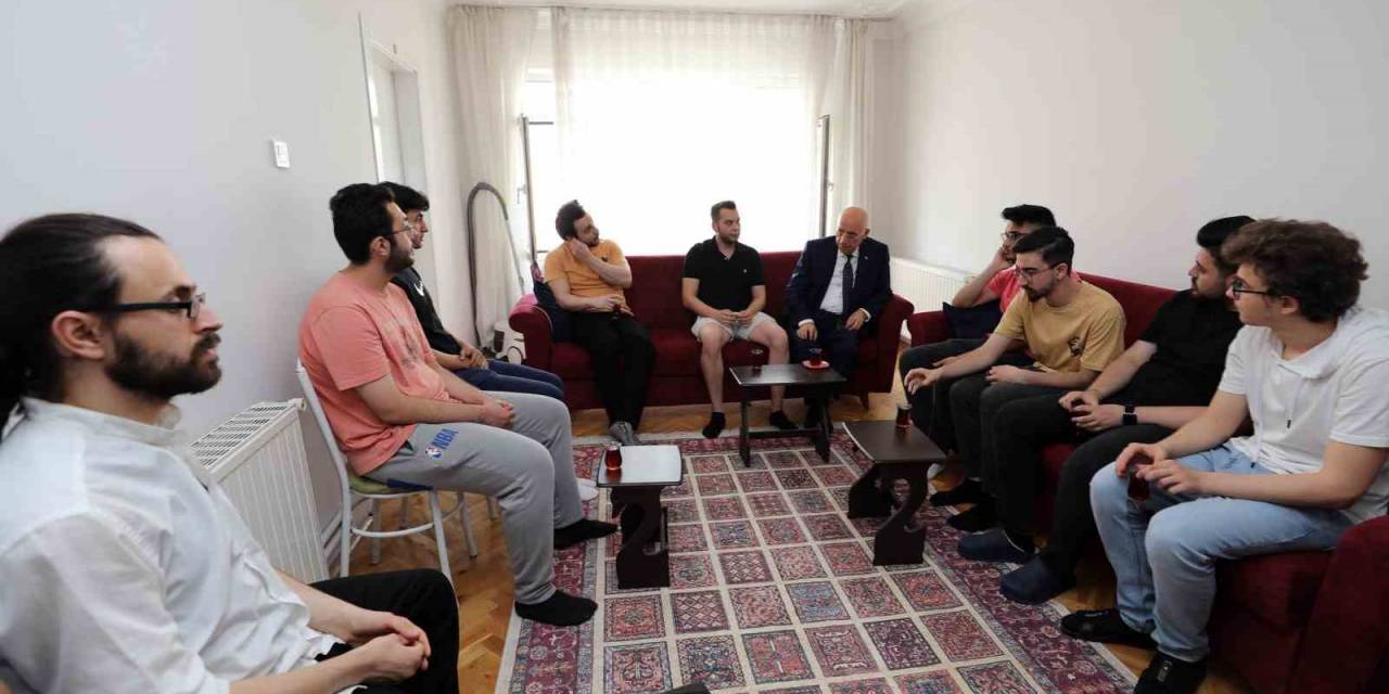 Başkan Yaşar’dan Rasim’e Doğum Günü Sürprizi
