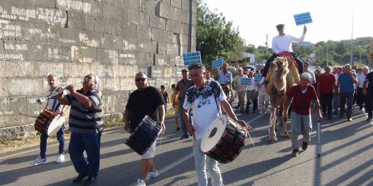 Yörükler Deve Üzerinde Silifke’nin İl Olma İsteğini Davul Ve Zurna İle Duyurdu