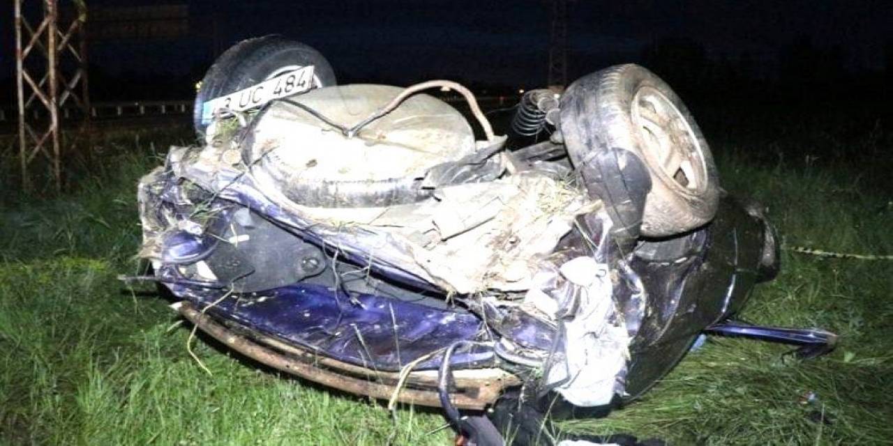 Kütahya’da Otomobil Şarampole Devrildi: 1 Ölü, 1 Yaralı