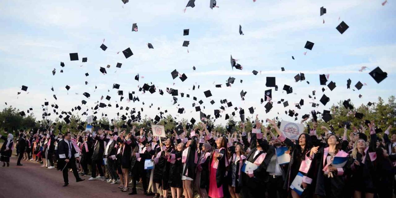 Uludağ Üniversitesi’nde Mezuniyet Coşkusu