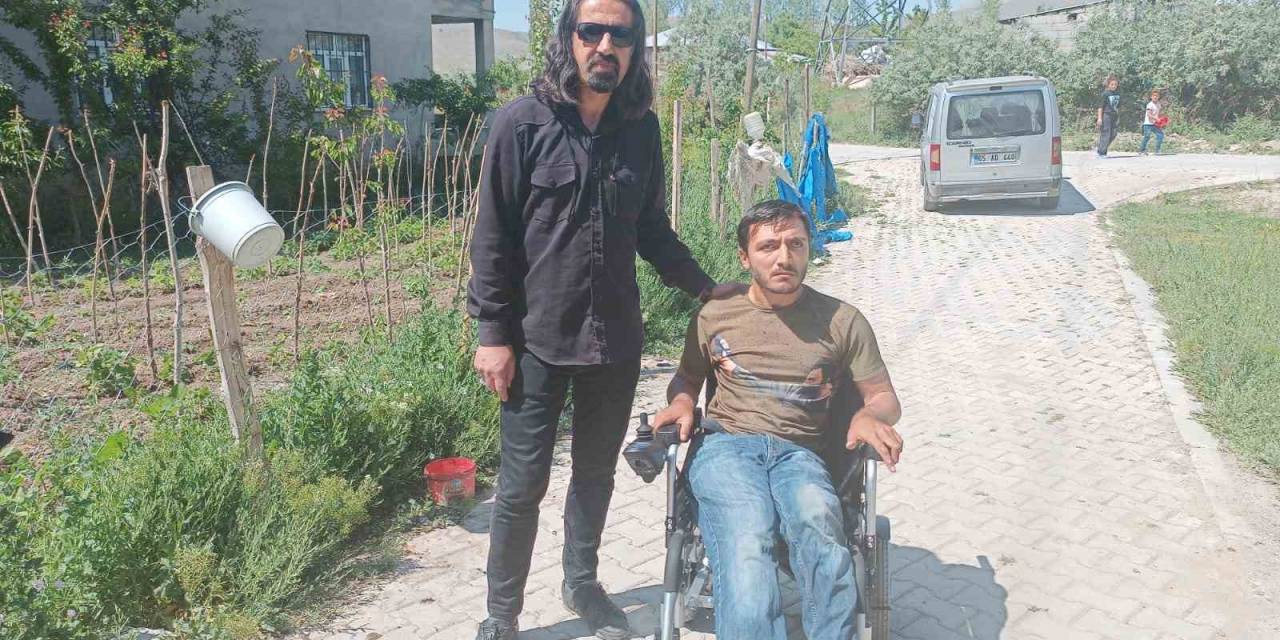 Manisa Valisi Özmen’den Vanlı Engelliye Akülü Sandalye