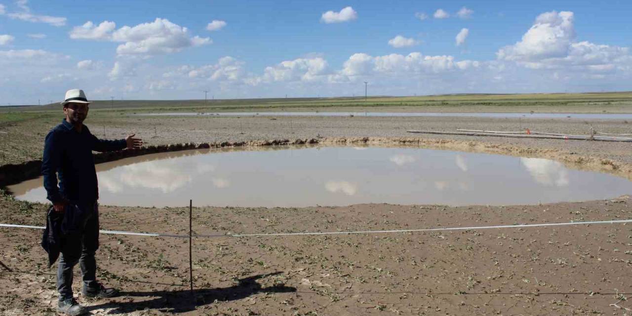 Yağmur Suları Obruğu Doldurdu