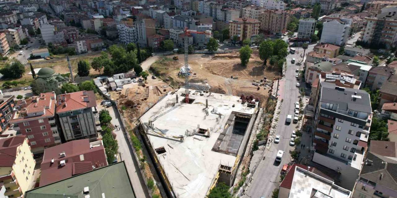 Kent Meydanında Otoparkın Kaba İnşaatı Tamam
