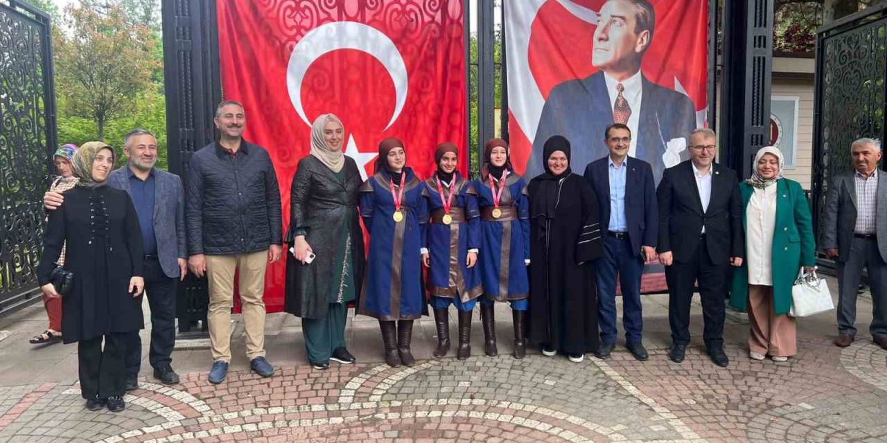 Ak Parti Heyeti Şeyh Edebali Türbesinde Buluştu