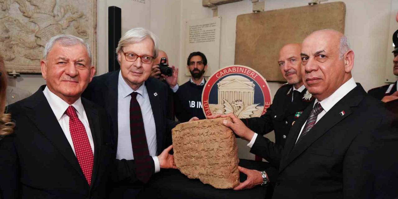 Irak,  İtalya’dan Geri Aldığı 2 Bin 800 Yıllık Tarihi Eseri Sergiliyor