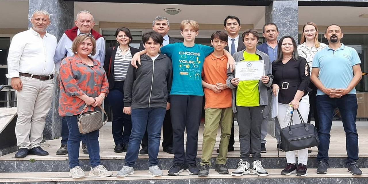 Mimar Sinan Ortaokulu Matematik Ödüllerini Aldı