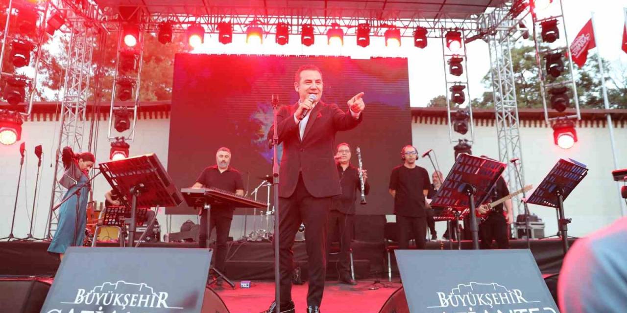 Ferhat Göçer Gazi Şehirlilere Unutulmaz Bir Gün Yaşattı