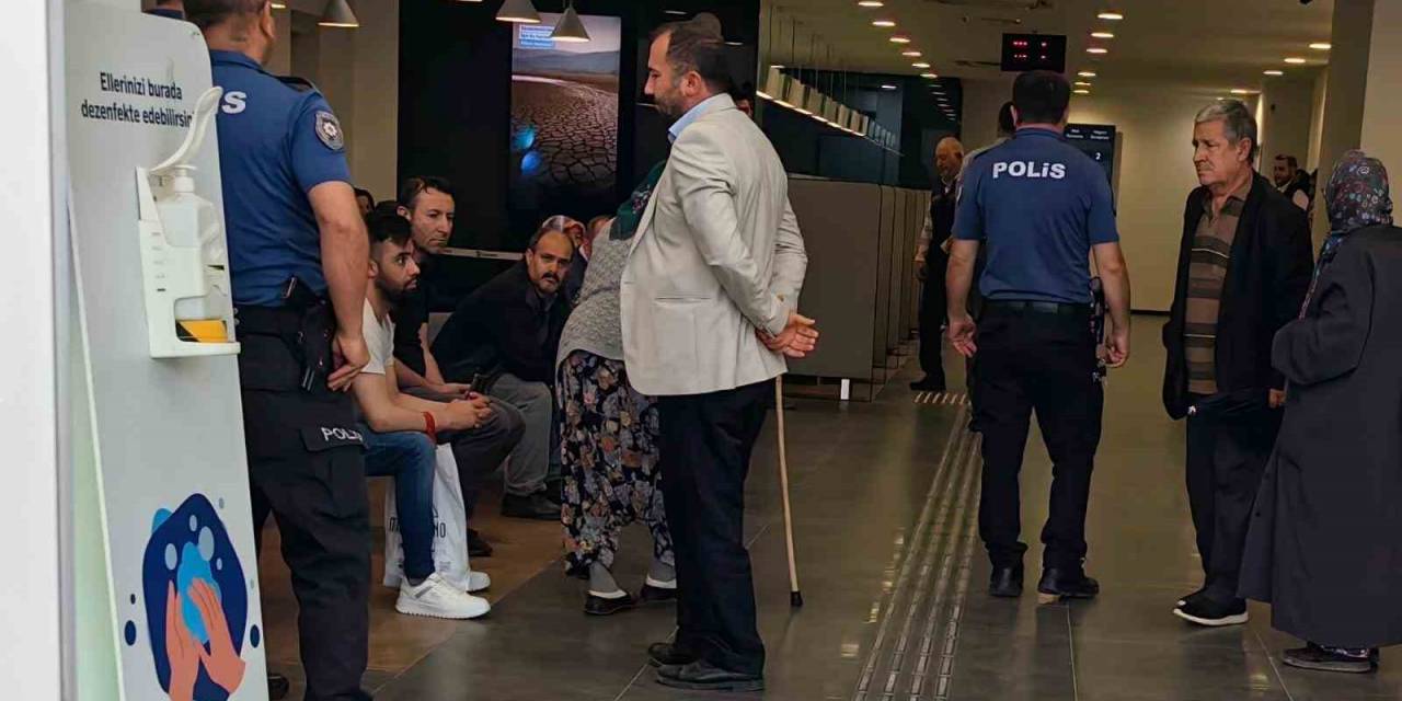 Bursa’da Yaşlı Kadını Dolandırılmaktan Polis Kurtardı