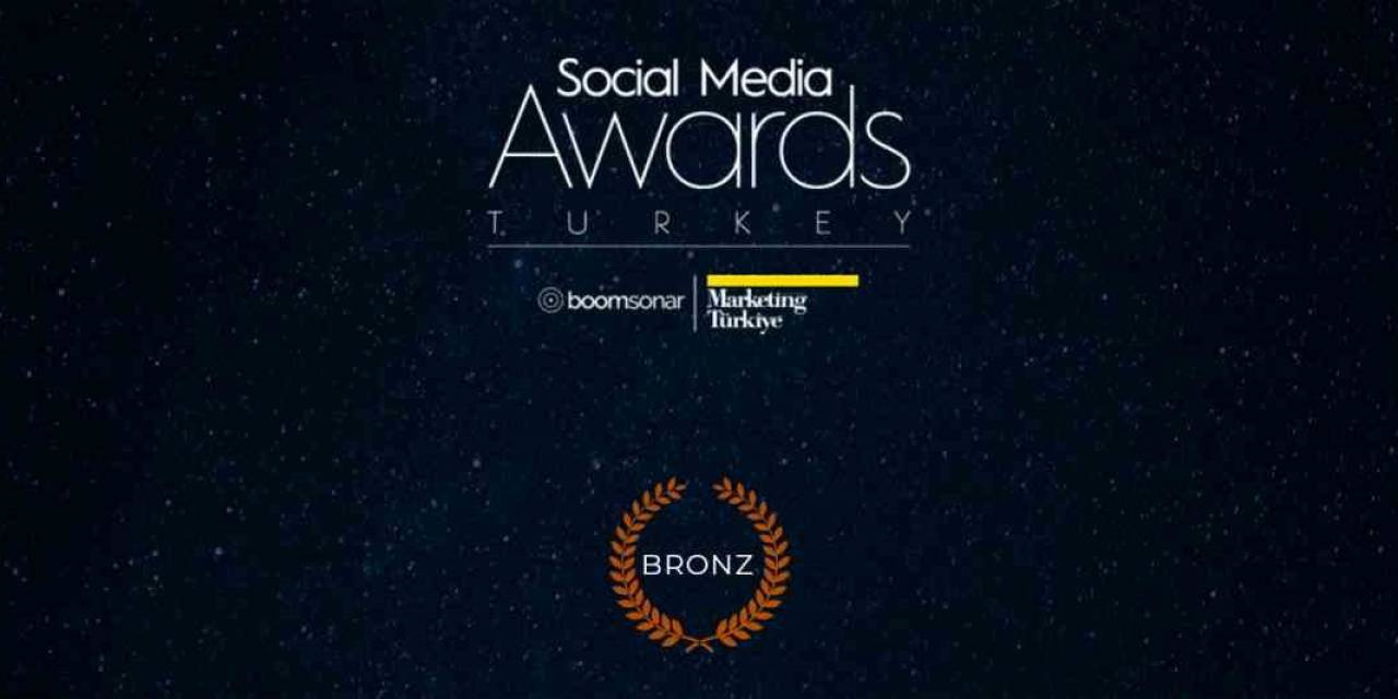 Brandverse Awards’tan Anadolu Üniversitesine Ödül